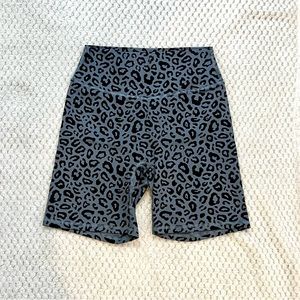 2/$30🌼 Kamo fitness serenity shorts